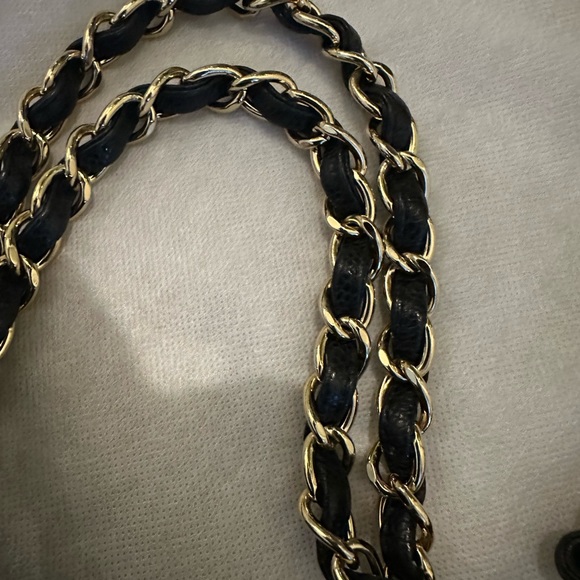 AUTHENTIC CHANEL CAVIAR LEATHER SINGLE FLAP BLACK AND GOLD HARDWARE MAXI EXCEL - Picture 4 of 12